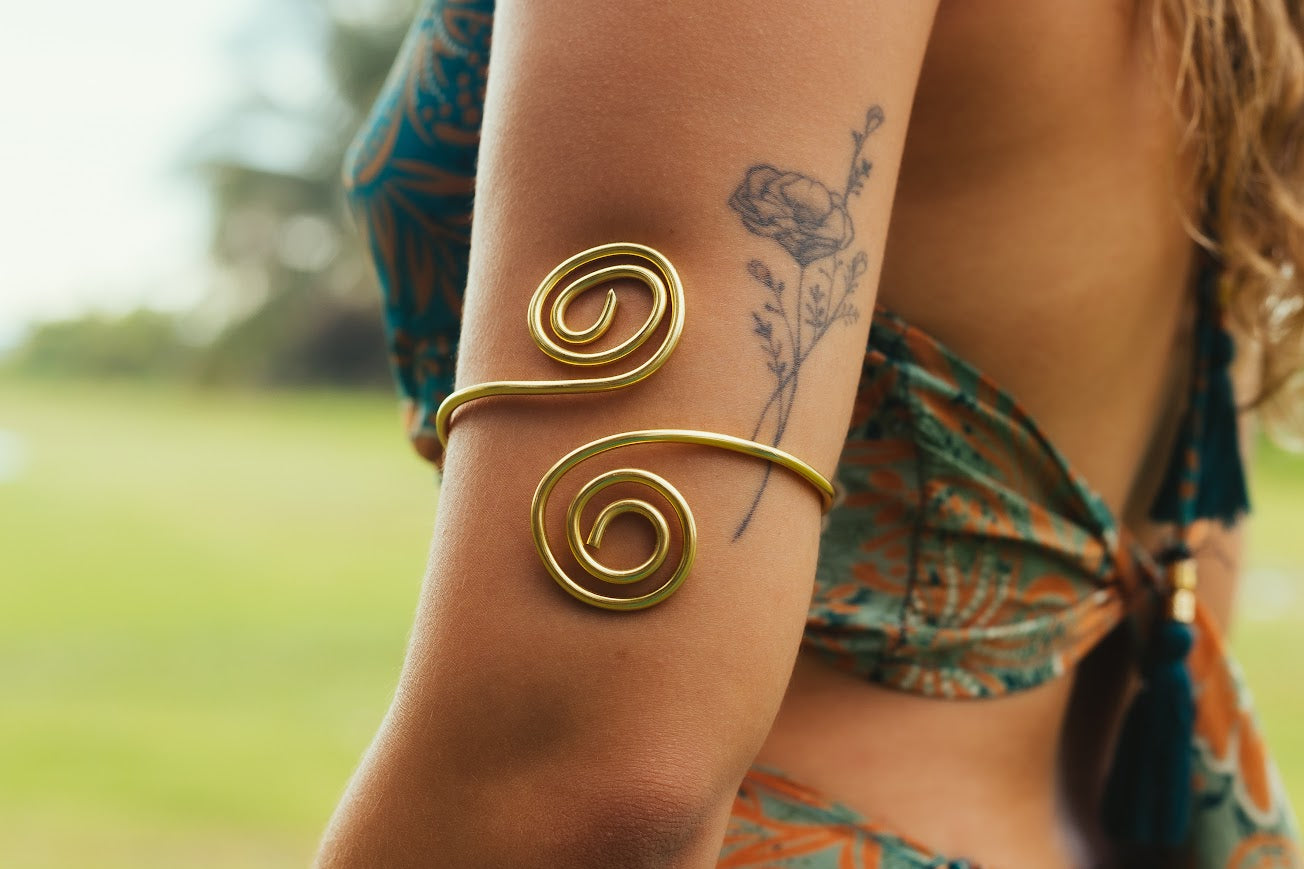 Espiral Sencillo Dorado Arm Cuff