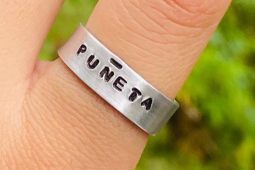 " Puertorriqueñas"Simple Ring