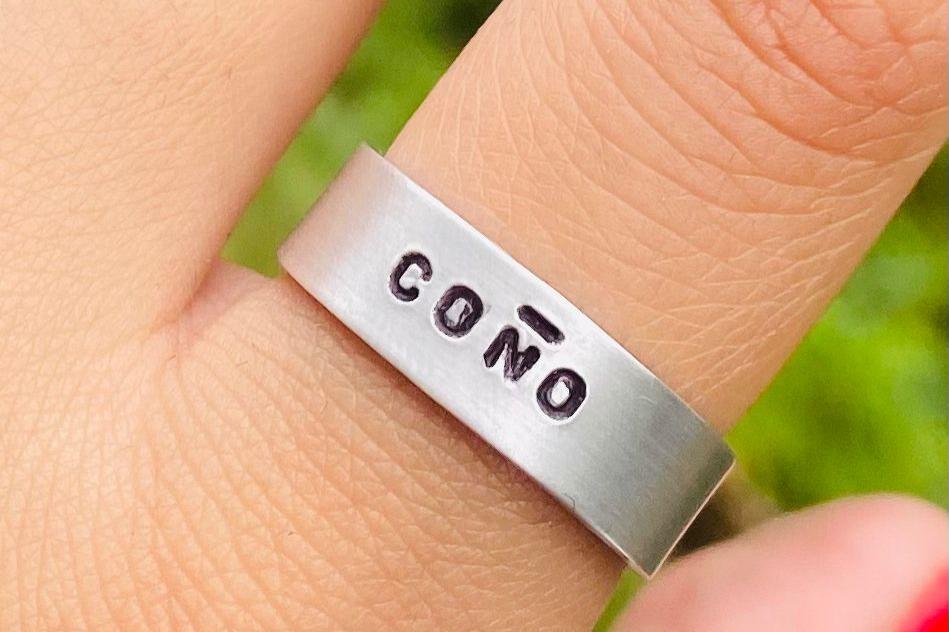 " Puertorriqueñas"Simple Ring